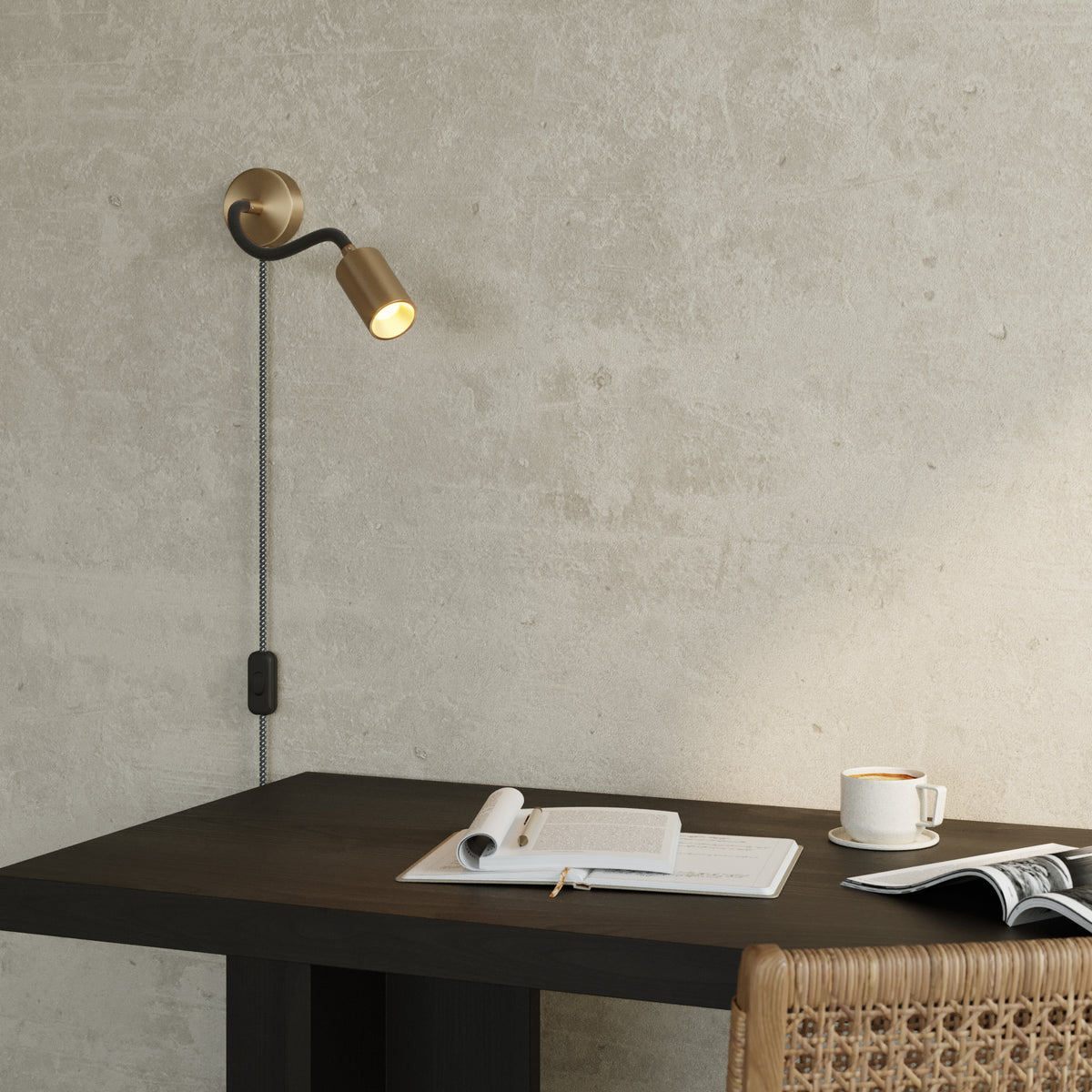 Lampada con spina UK e braccio snodabile, faretto Spotlight GU10 Bispot - Bronzo satinato / Nero