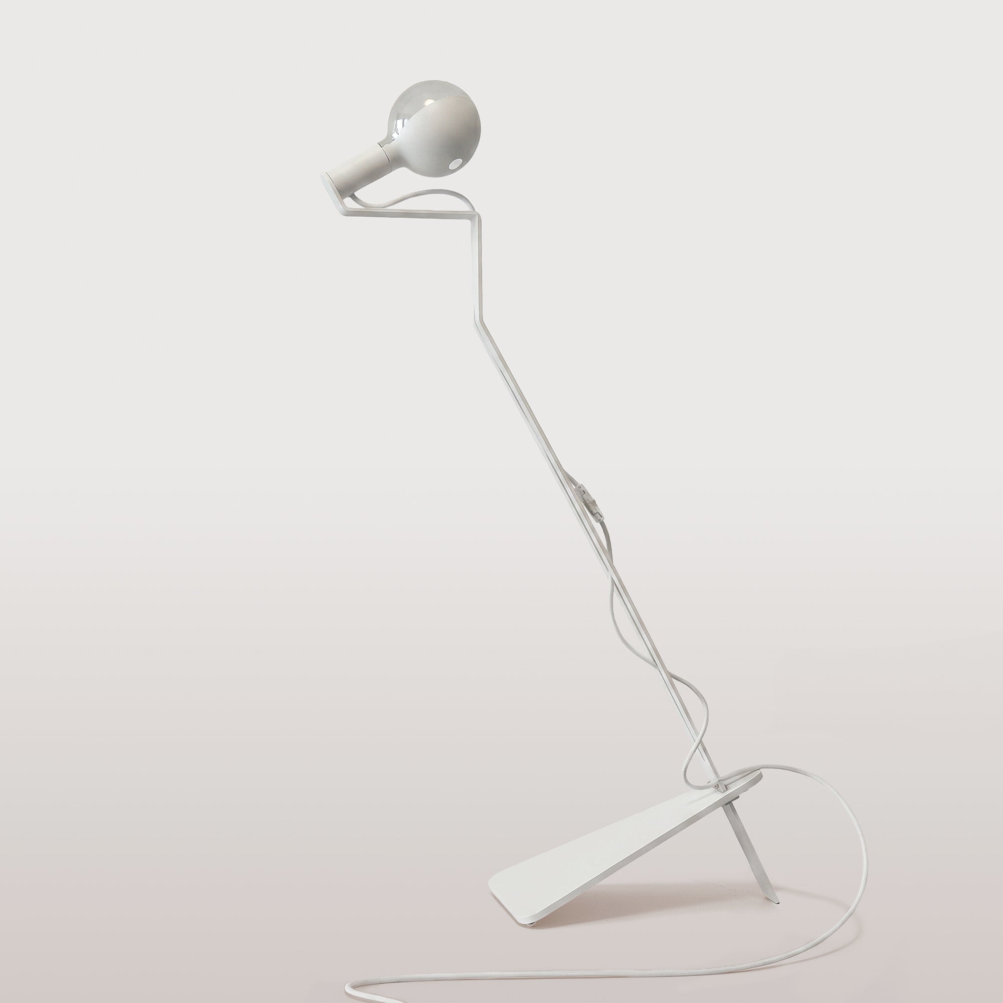 Tilting floor lamp with painted LED G125 Light bulb and UK Plug - Mario Talia - White