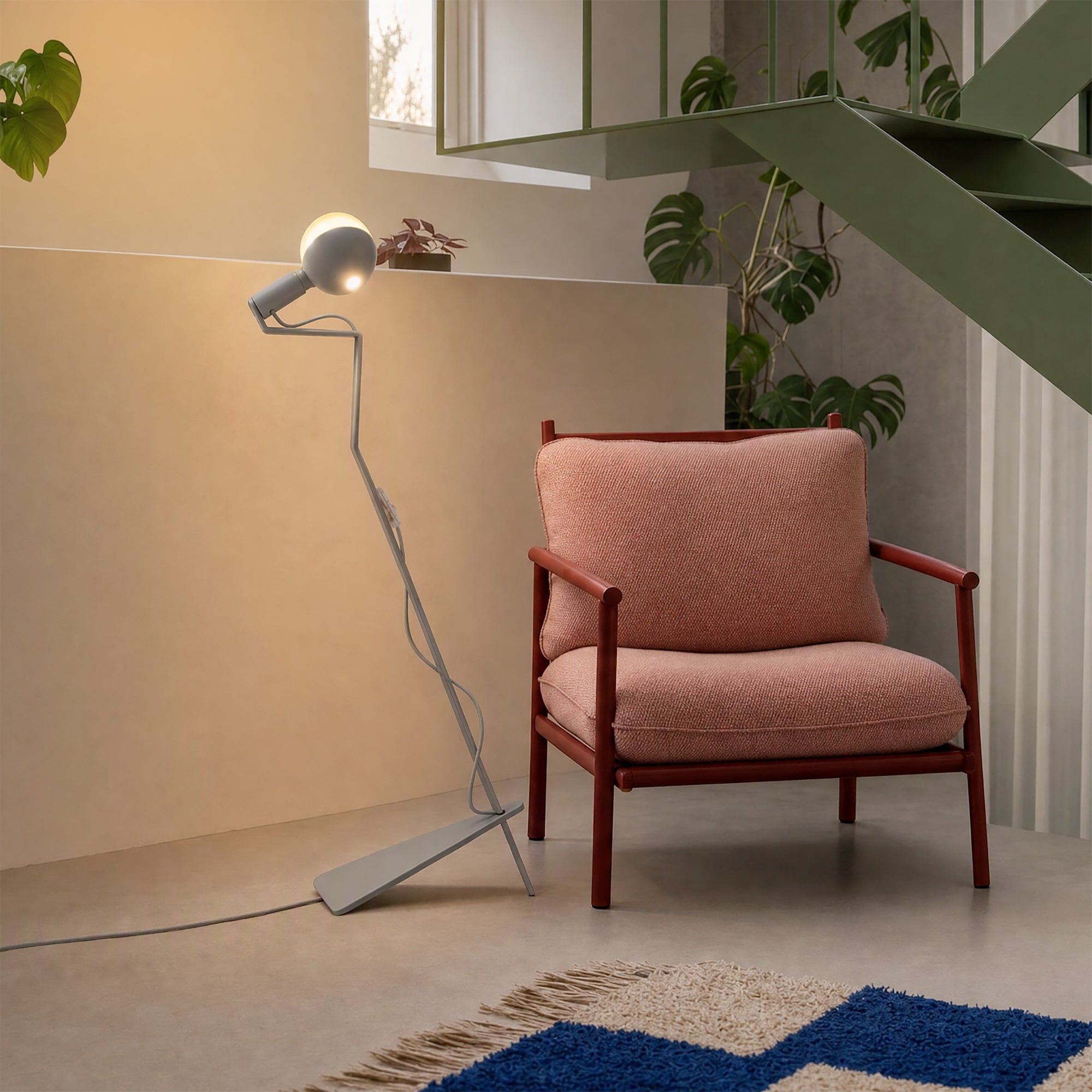 Tilting floor lamp with painted LED G125 Light bulb and UK Plug - Mario Talia - Grey