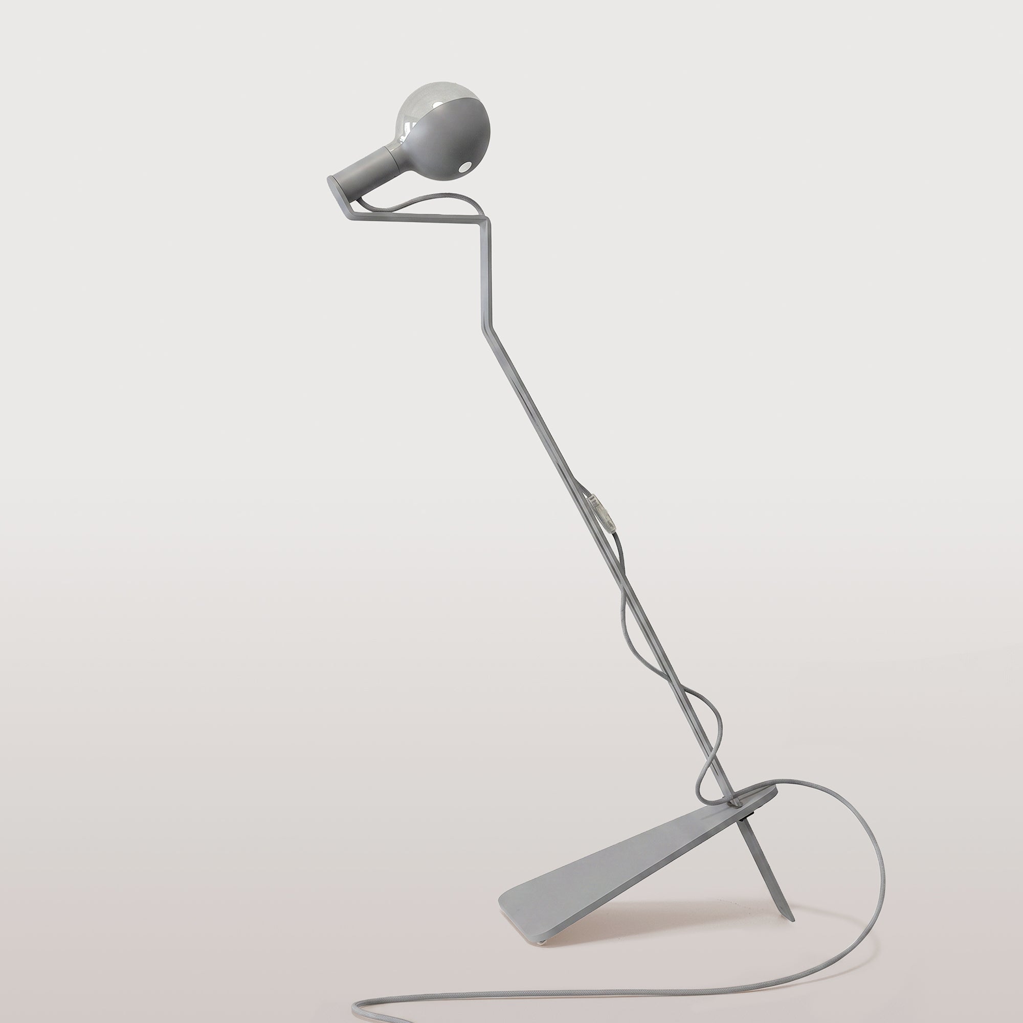 Tilting floor lamp with painted LED G125 Light bulb and UK Plug - Mario Talia - Grey