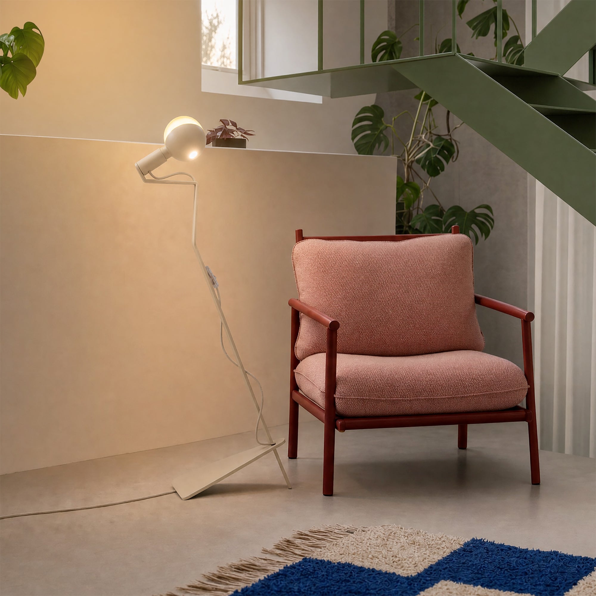 Tilting floor lamp with painted G125 LED Light bulb and UK Plug - Mario Talia - Cream