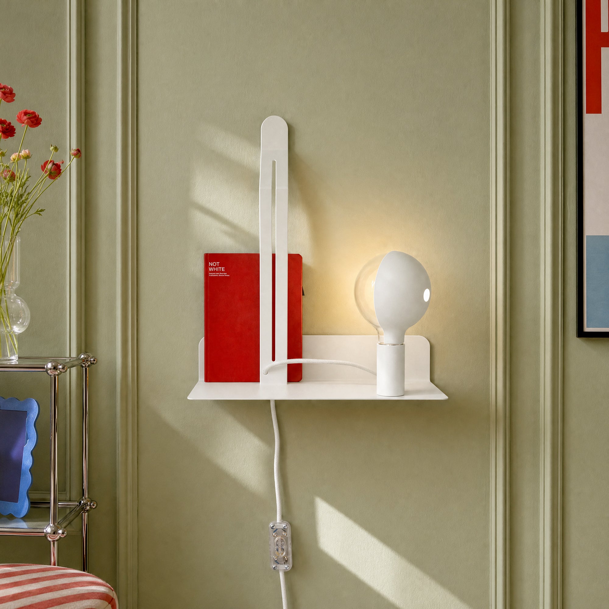 Wall lamp with shelf, painted LED G125 Light bulb and UK Plug - Murio Talia - White