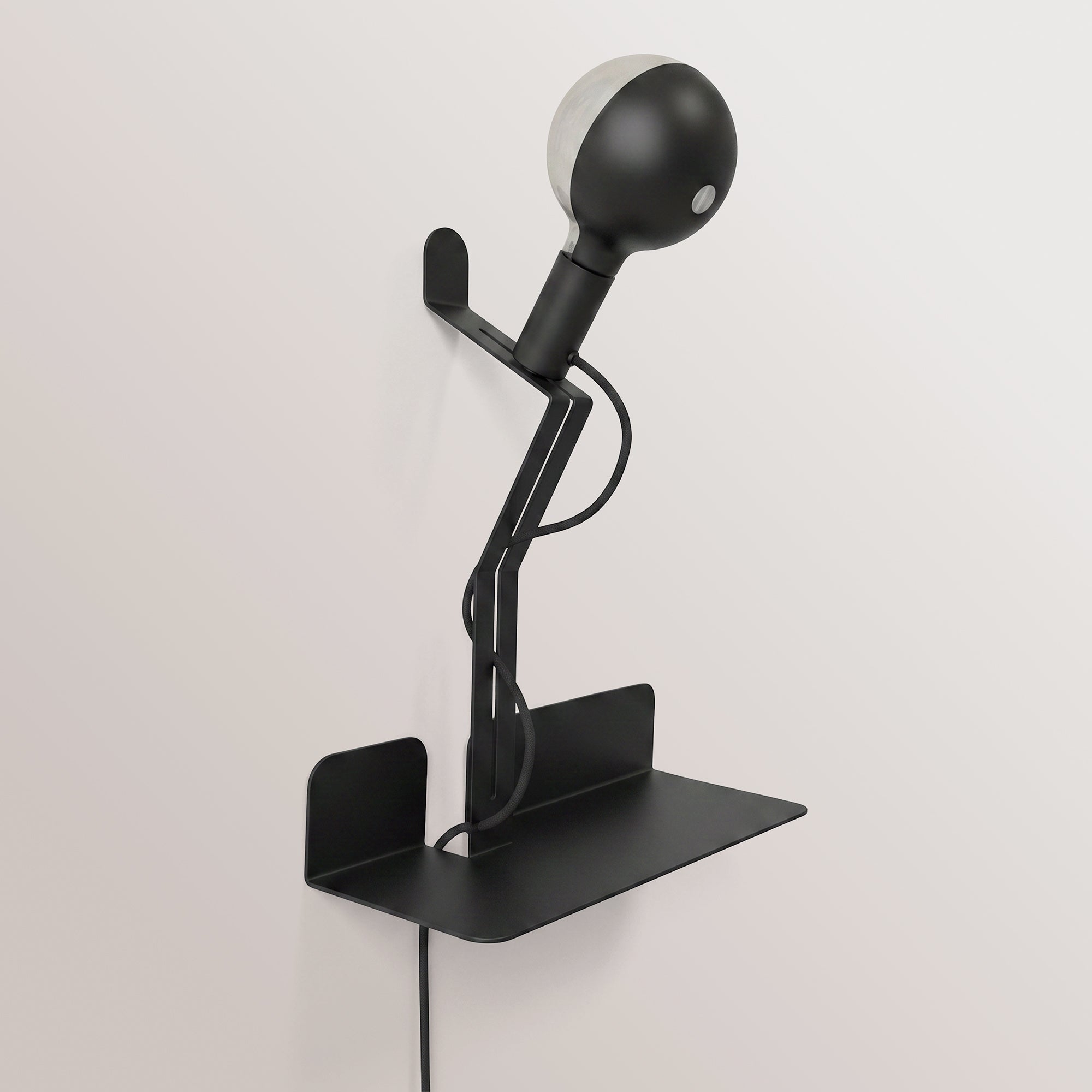 Lampada da parete con mensola, lampadina LED G125 verniciata e spina UK - Murio Talia - Nero