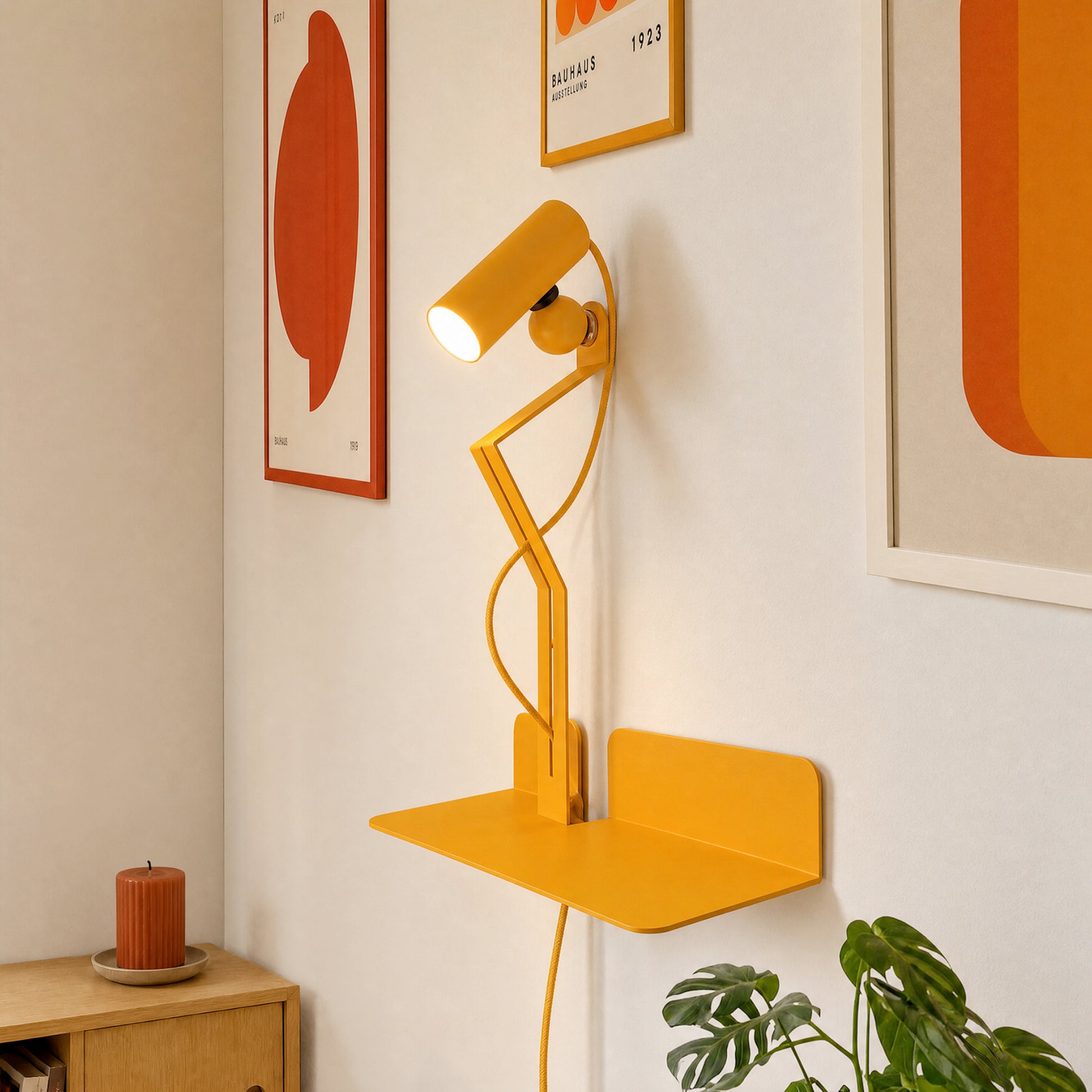 Lampada da parete con mensola, faretto magnetico orientabile e spina UK - Murio Tubo - Giallo