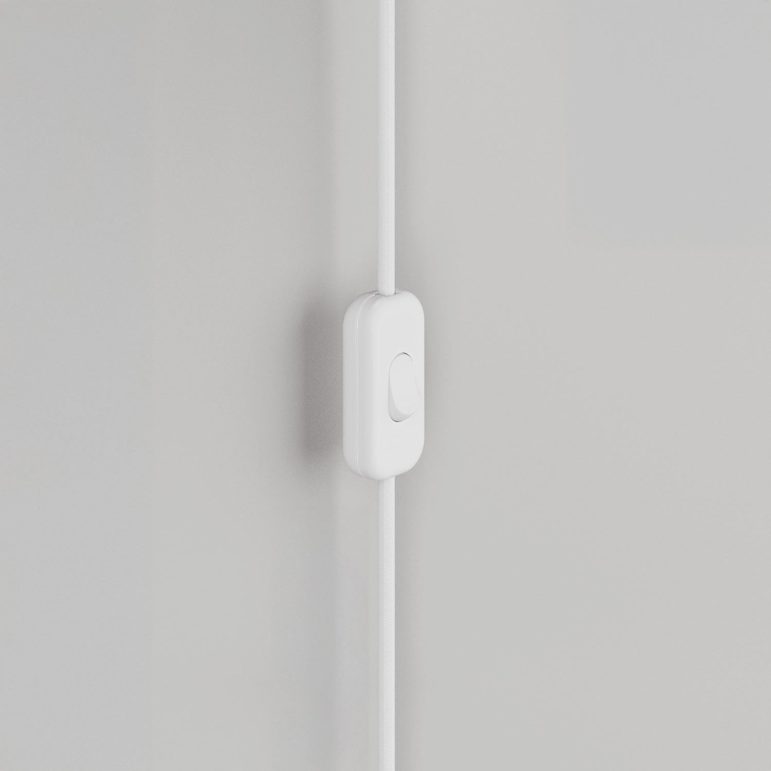 Lampada da parete MAG-Y con snodo, lampadina mezza sfera e spina UK - Bianco opaco