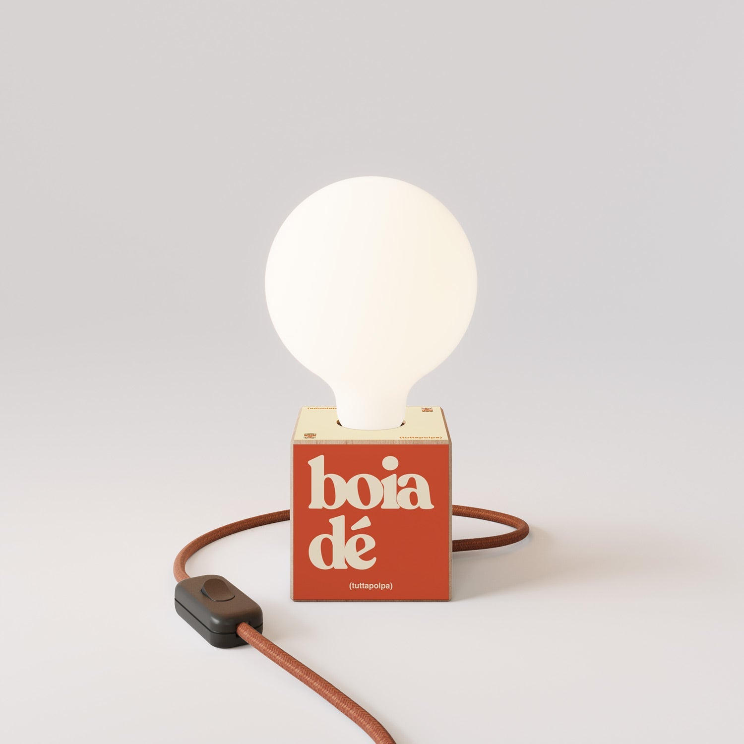 Lampada da tavolo Cubetto "Boia de" con spina inglese e lampadina globo effetto porcellana - Tuttapolpa