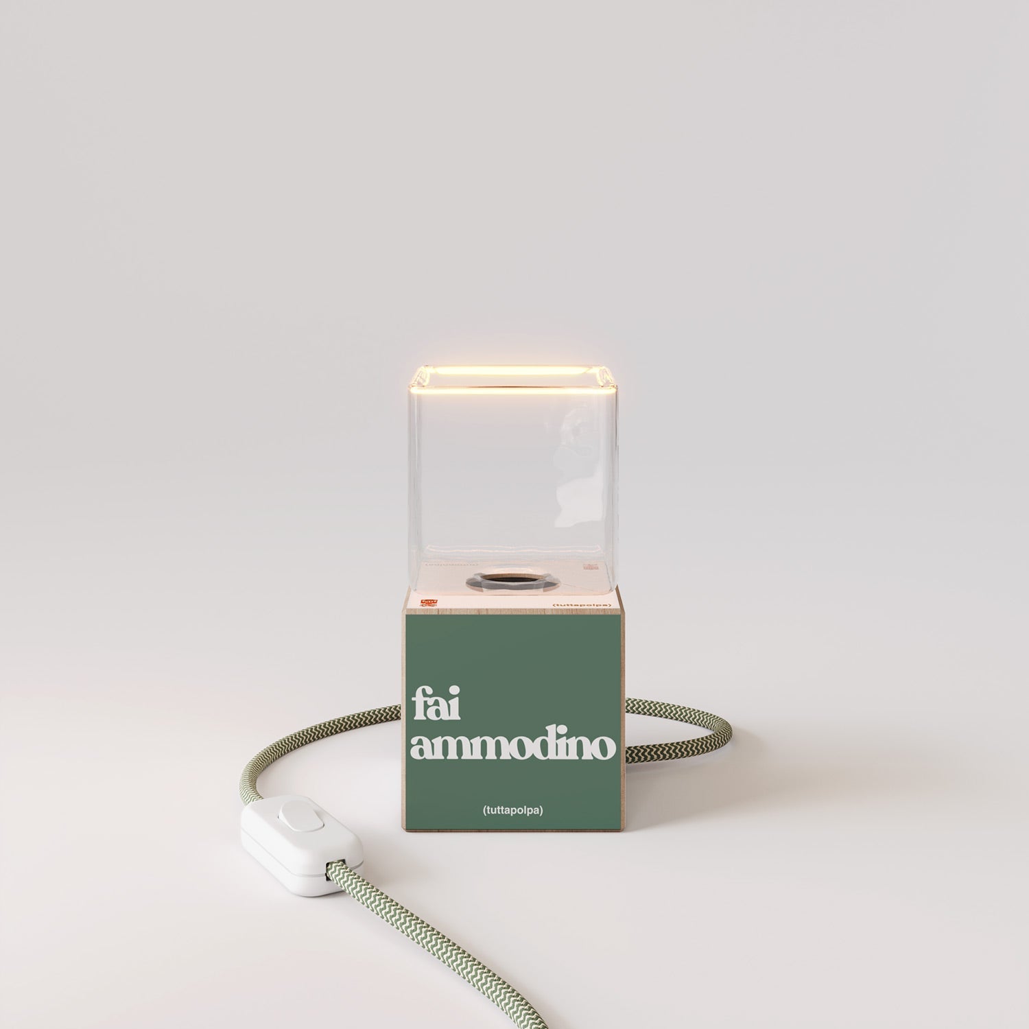 Lampada da tavolo Cubetto "Fai ammodino" con spina inglese e lampadina Ghost - Tuttapolpa