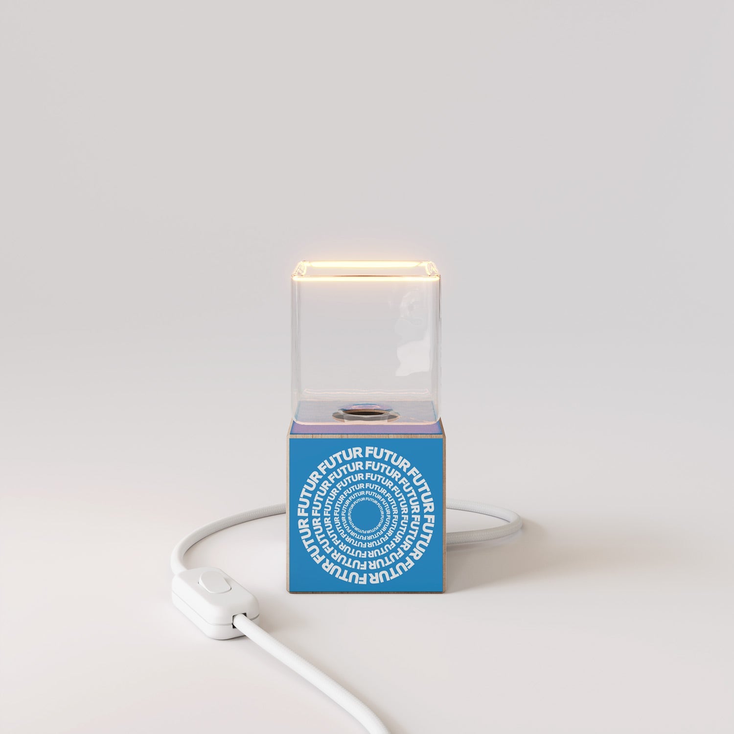 Lampada da tavolo Cubetto "Futur" con spina inglese e lampadina Ghost - Futur Festival