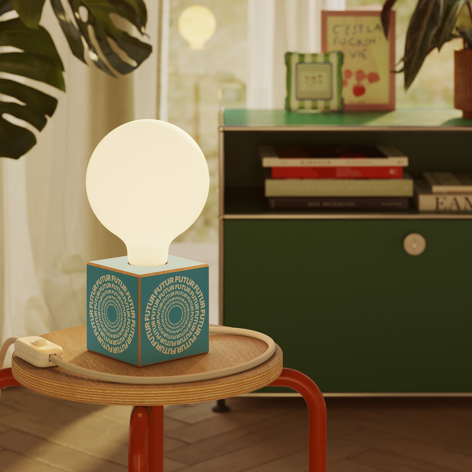 Lampada da tavolo Cubetto "Futur" con spina inglese e lampadina globo effetto porcellana - Futur festival