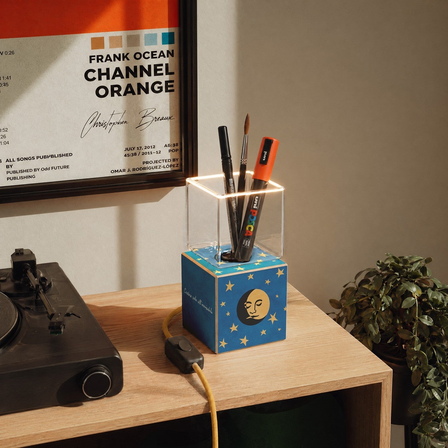 Lampada da tavolo Cubetto "La luna" con spina inglese e lampadina Ghost - Santomanifesto