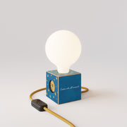 Lampada da tavolo Cubetto "La luna" con spina inglese e lampadina globo effetto porcellana - Santomanifesto