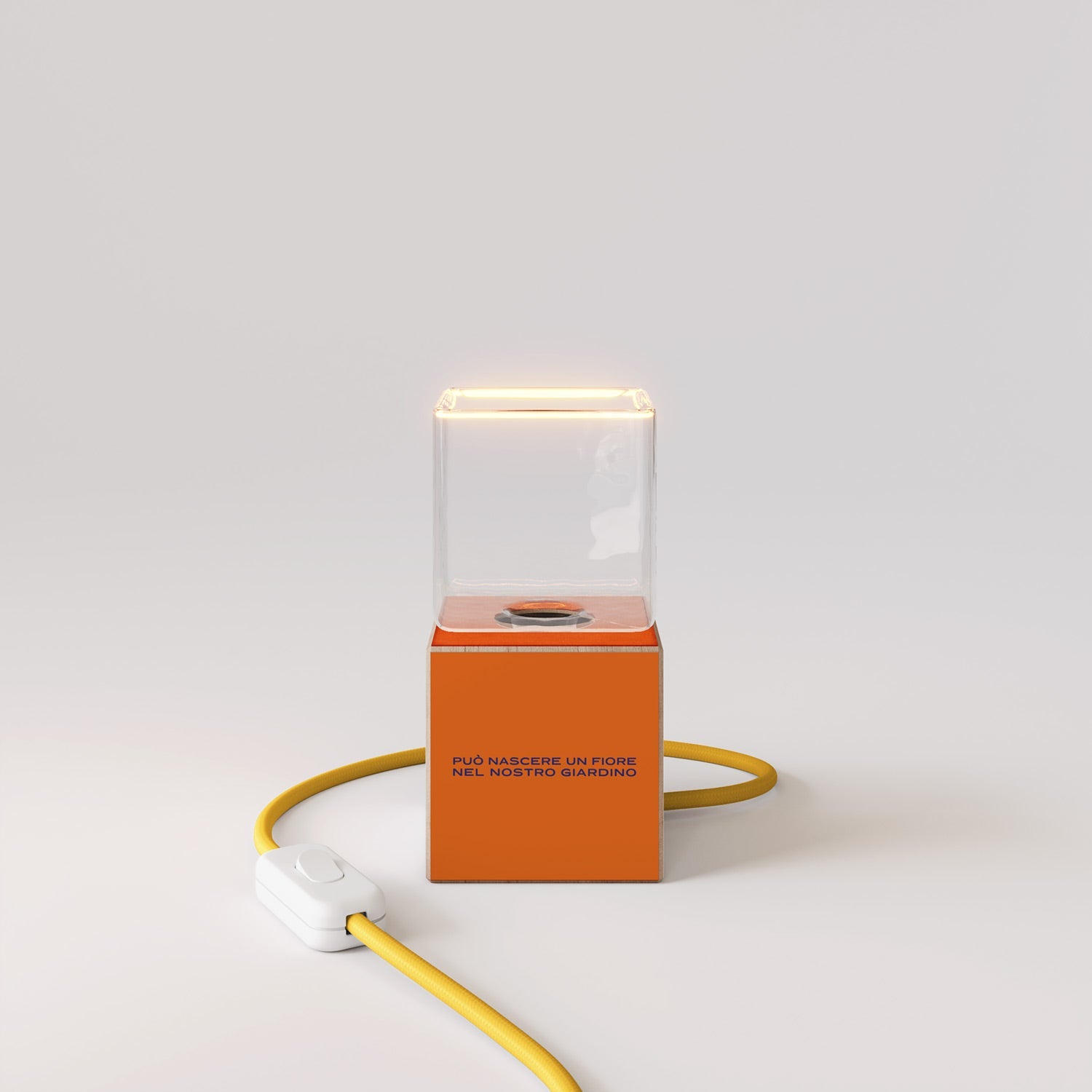 Lampada da tavolo Cubetto "Può nascere un fiore" con spina inglese e lampadina Ghost - Santomanifesto