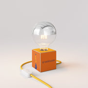Lampada da tavolo Cubetto "Può nascere un fiore" con spina inglese e lampadina globo mezza sfera argento - Santomanifesto