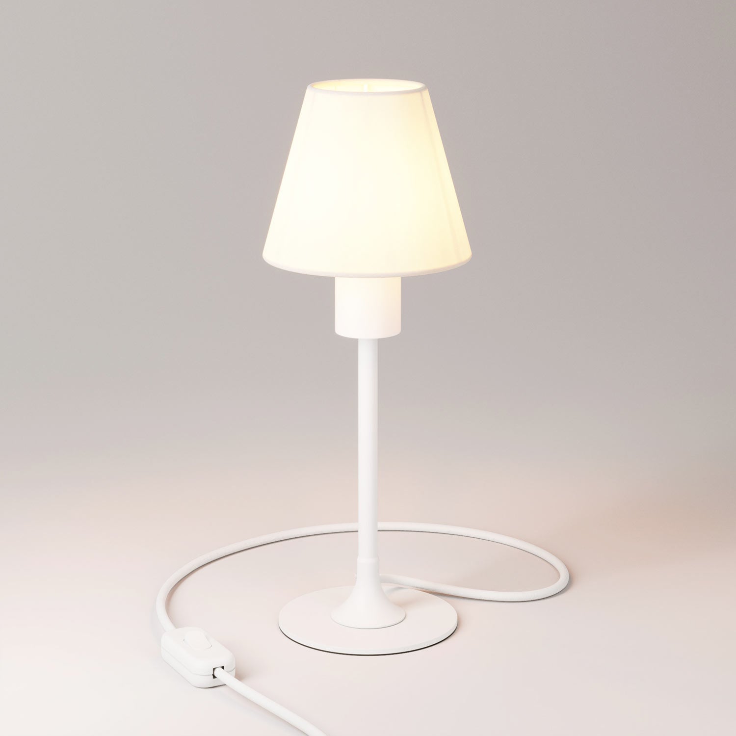 Lampada da tavolo MAG-Y con base metallica tonda, paralume e spina UK - Bianco opaco